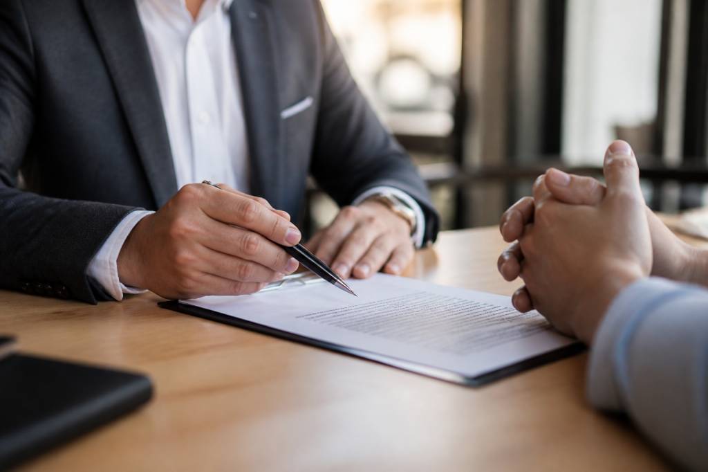 Différence entre offre d&rsquo;achat et compromis de vente : ce qu’il faut savoir avant de signer