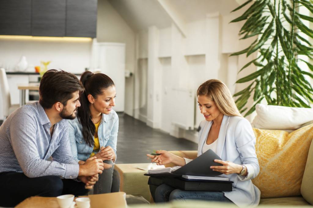 Agent immobilier vs mandataire immobilier : quelles différences pour le vendeur et l’acheteur ?